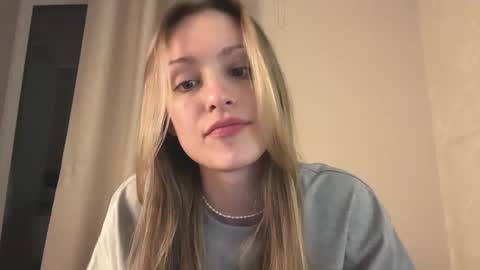 Snapshot of fflloowweerr chatting on February 18, 12:06 pm Lisa online show from February 18, 12:06 pm