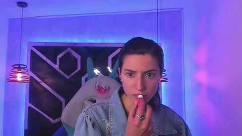   online show from January 24, 12:10 pm