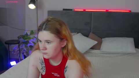 Snapshot of fiery_foxy chatting on February 16, 4:09 am Mabel online show from February 16, 4:09 am