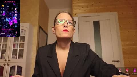 Snapshot of findom_lady_shine chatting on October 10, 11:48 am Lady online show from October 10, 11:48 am