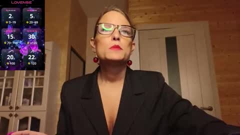 Snapshot of findom_lady_shine chatting on September 19, 6:07 pm Lady online show from September 19, 6:07 pm