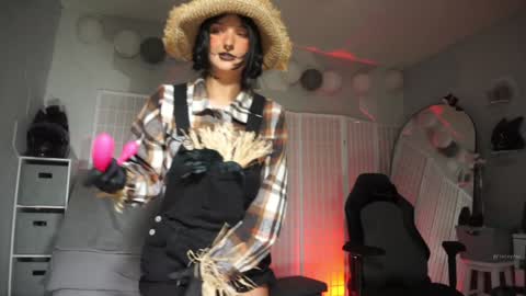 finleyfae online show from October 21, 5:50 pm