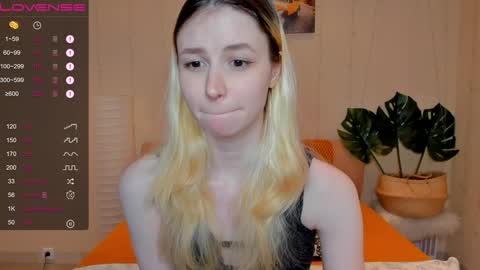 Snapshot of fleximona chatting on December 8, 9:46 am FlexiMona online show from December 8, 9:46 am