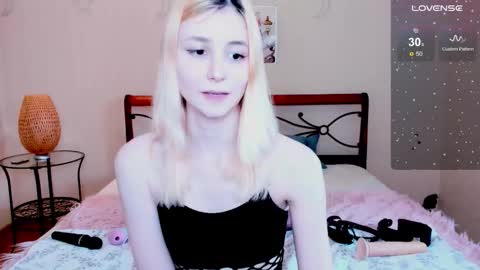 Snapshot of fleximona chatting on September 11, 9:09 am FlexiMona online show from September 11, 9:09 am