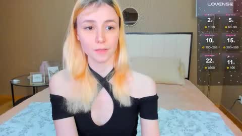 Snapshot of fleximona chatting on October 9, 9:35 am FlexiMona online show from October 9, 9:35 am