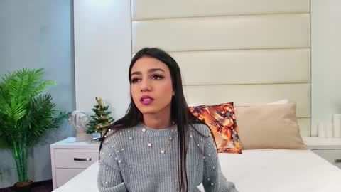 Snapshot of florentina2004 chatting on December 27, 10:37 pm Vanessa online show from December 27, 10:37 pm