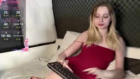 fluffy_cloude online show from July 3, 7:09 pm