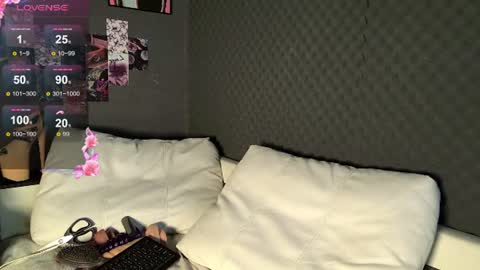 fluffy_cloude online show from July 30, 2:40 pm