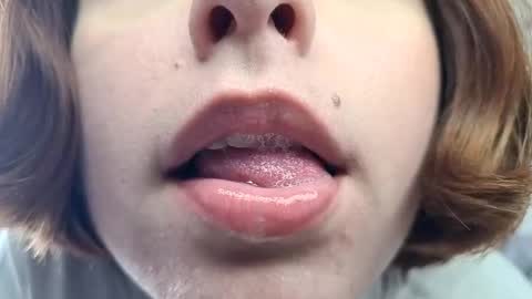 Snapshot of forbidden_fruity chatting on September 19, 9:52 am Laura online show from September 19, 9:52 am