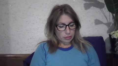 Snapshot of fox_red_lady7 chatting on December 5, 6:22 pm fox_red_lady7 online show from December 5, 6:22 pm
