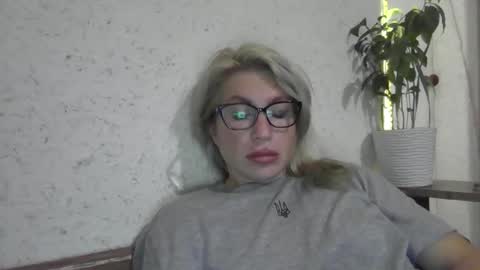 fox_red_lady7 online show from October 24, 7:10 pm