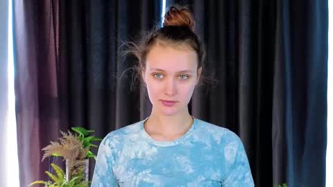 Lily online show from November 3, 6:50 am