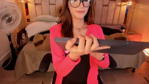 fox with 3 xs  online show from May 1, 9:07 pm
