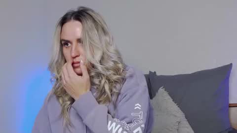 Foxy Kimmi online show from December 5, 7:52 am