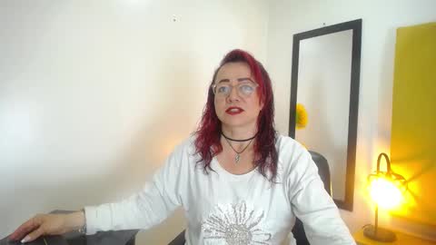 Snapshot of foxy_miilf chatting on September 28, 1:49 pm Foxy miilf online show from September 28, 1:49 pm