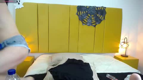 Snapshot of foxy_miilf chatting on October 18, 3:37 pm Foxy miilf online show from October 18, 3:37 pm
