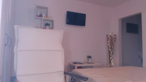 Adela - Single mom. 40 y online show from June 8, 6:36 am