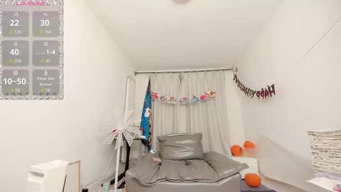 yiyi online show from November 6, 12:00 pm