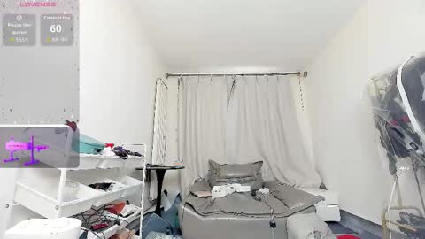 yiyi online show from February 28, 8:03 am