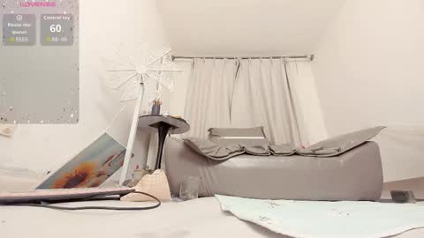 yiyi online show from November 12, 12:03 pm