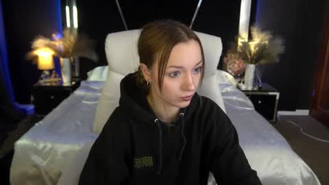 Maya online show from November 25, 2:19 pm