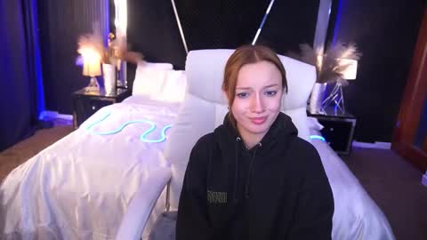 Snapshot of foxymayy chatting on October 7, 2:21 pm Maya online show from October 7, 2:21 pm