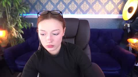 Snapshot of foxymayy chatting on October 6, 1:06 pm Maya online show from October 6, 1:06 pm