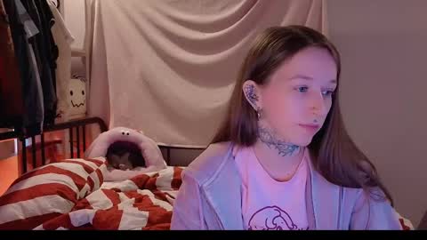 fran_bow online show from April 29, 3:26 pm