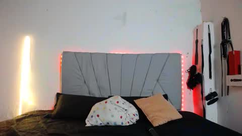 francihot4 online show from September 21, 6:06 pm