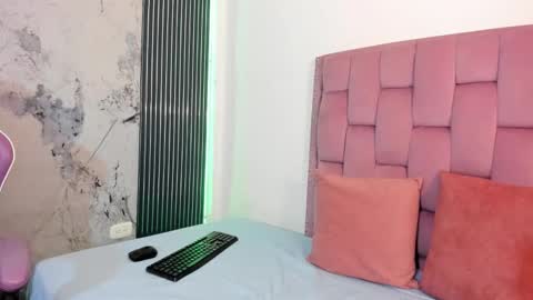 Laura online show from December 20, 8:13 pm