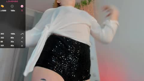 Snapshot of freckle_diyana chatting on January 27, 5:47 am Diyana online show from January 27, 5:47 am