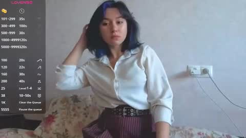 Mia online show from June 18, 9:36 am