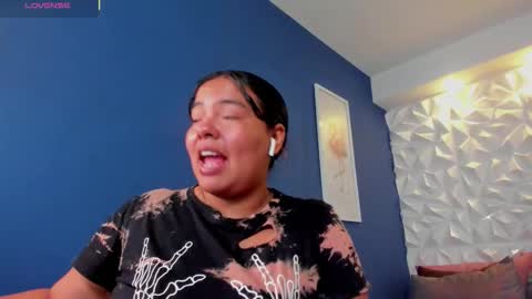 Freya online show from November 14, 8:09 pm