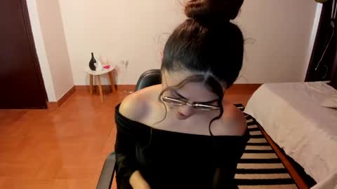 freyarouge online show from April 29, 6:13 pm