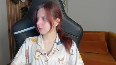 FreyaVey online show from March 18, 5:29 pm