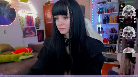 Frida A boost to fortune for the one who gives a thumbs up and a bonus lucky for those who support me by joining the fanclub online show from November 6, 1:50 pm