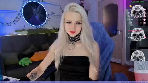 Snapshot of frida_fortune chatting on October 10, 12:59 am Frida A boost to fortune for the one who gives a thumbs up and a bonus lucky for those who support me by joining the fanclub online show from October 10, 12:59 am