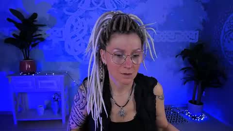Frida Tander online show from May 2, 5:22 am