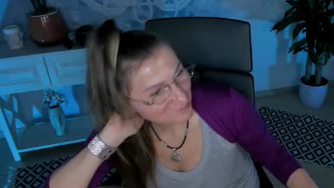 Frida Tander online show from November 27, 5:10 am