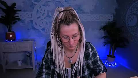Frida Tander online show from May 6, 5:22 am