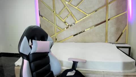 Frreya  online show from October 30, 7:44 am