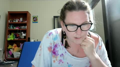 fuzzypeaches87 online show from June 27, 12:01 am