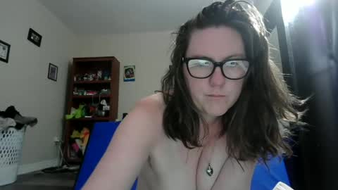 fuzzypeaches87 online show from June 22, 3:25 am