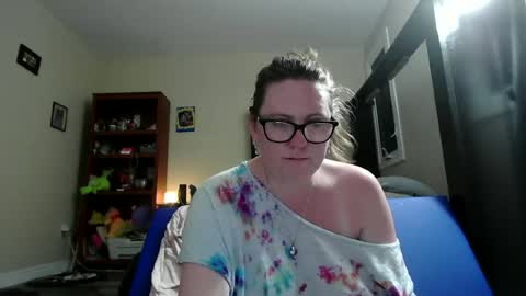 fuzzypeaches87 online show from June 12, 3:03 am