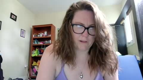 fuzzypeaches87 online show from June 27, 2:56 pm