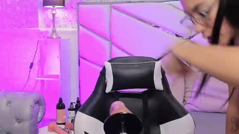 gabbieskinny online show from June 14, 12:30 am