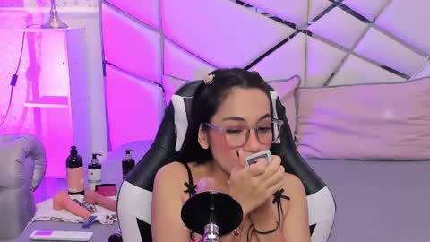 gabbieskinny online show from June 14, 3:52 am