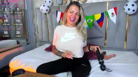 Gaby Santos online show from July 2, 12:00 pm