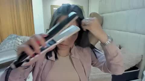 gabriela online show from February 7, 5:39 pm