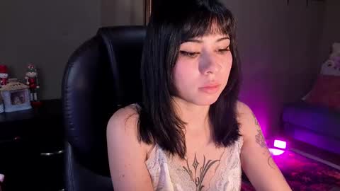 gaia_joness online show from December 3, 7:27 pm